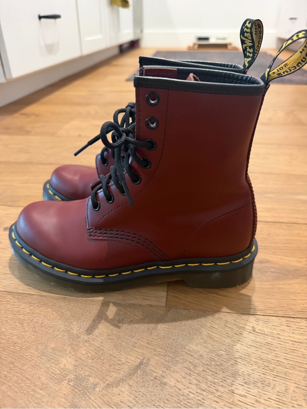 Dr. Marten’s 1460 Smooth Leather Lace Up Boots - Sz 6 - Like New